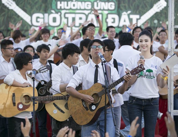 Ngọc Hân tươi tắn hưởng ứng Giờ Trái đất 2014 - ảnh 12